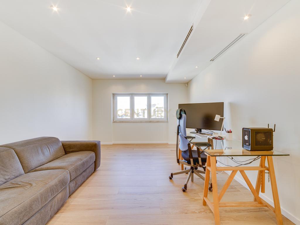 Luxuoso apartamento T4 em Lisboa com Vista e Acabamentos de Alta Qualidade - Image 8